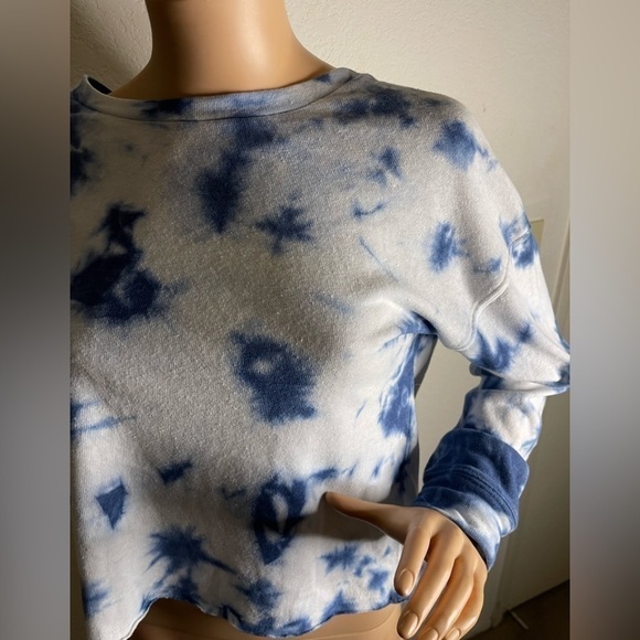 SPLENDID | NWT Blue Tie Dye Round Neck Long Sleeve Cropped Sweatshirt Size S - Picture 7 of 8